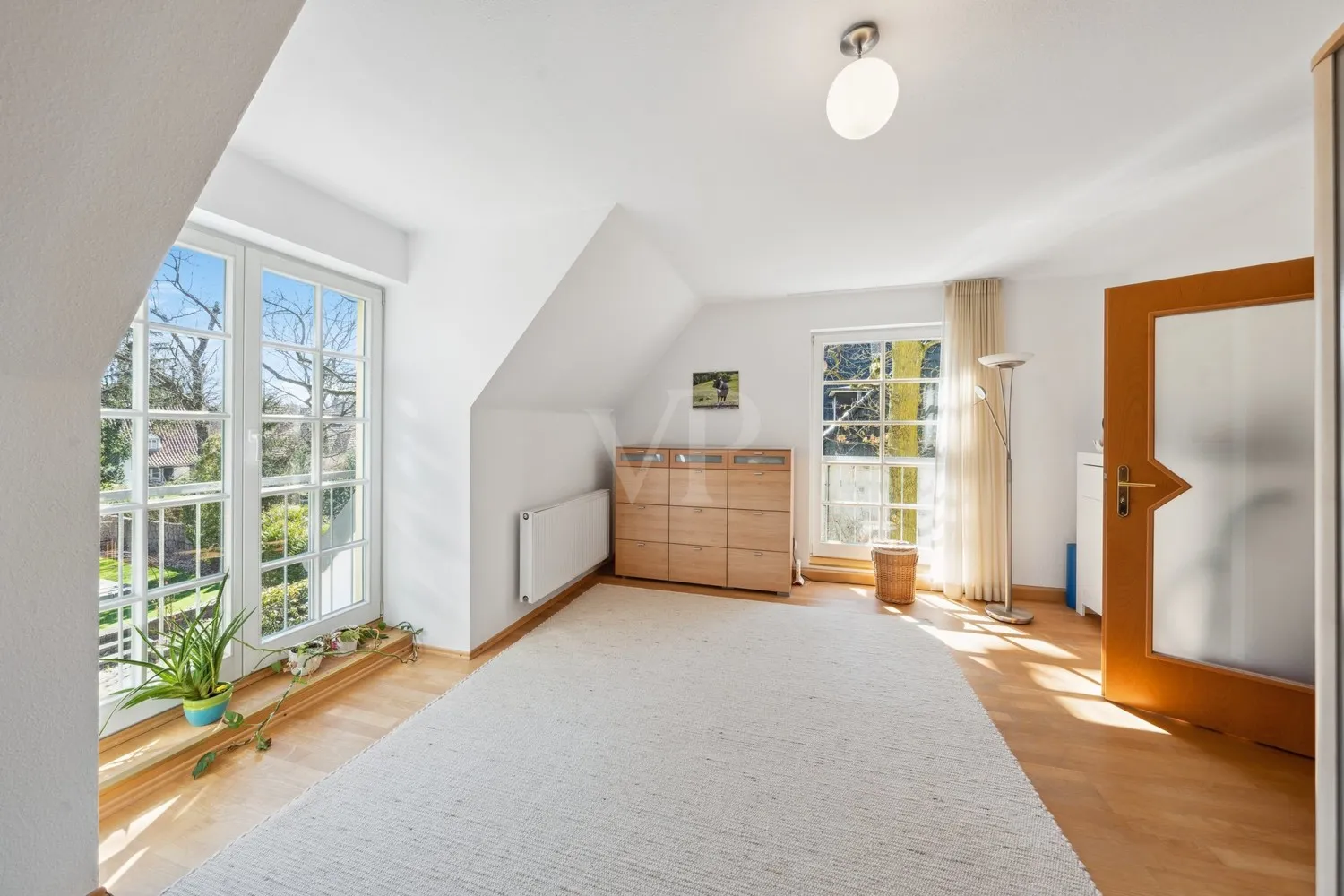 Zimmer 5 mit Aufgang zum Studio