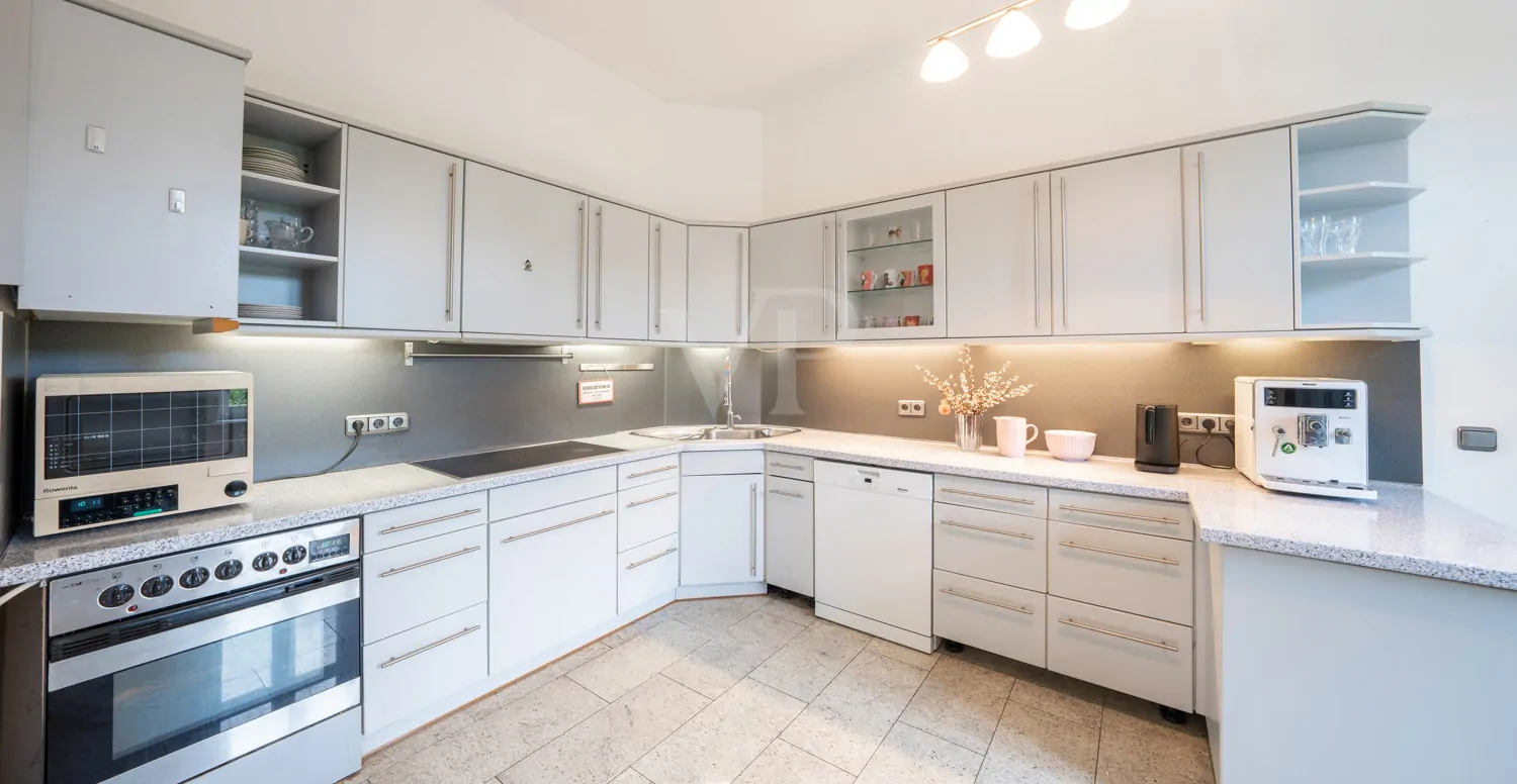 helle Küche mit viel Platz