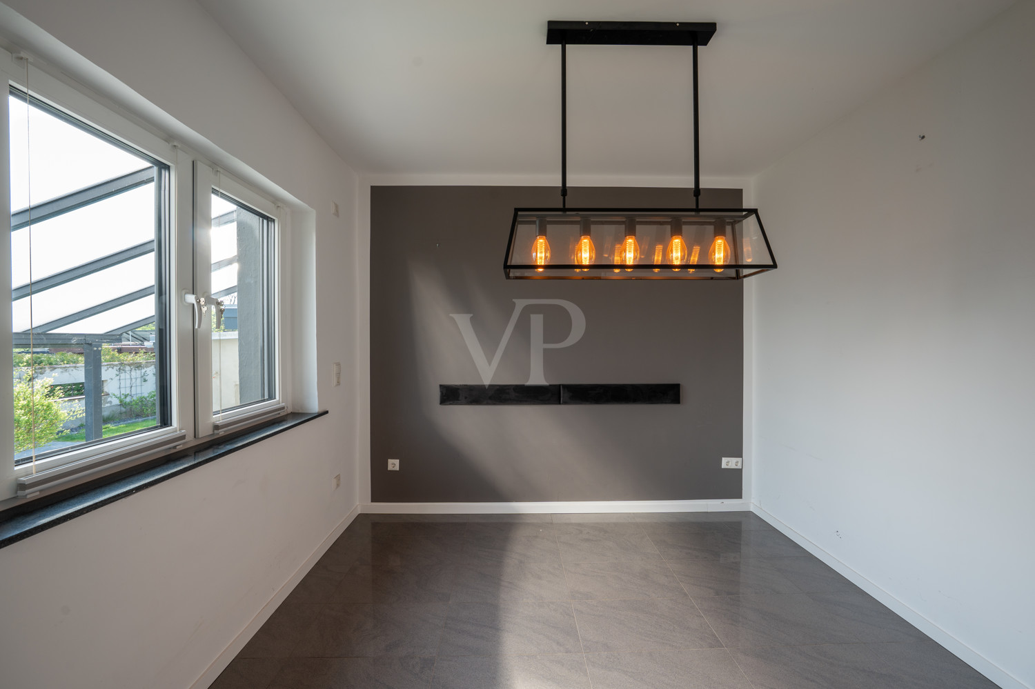 Lichtdurchflutetes Esszimmer