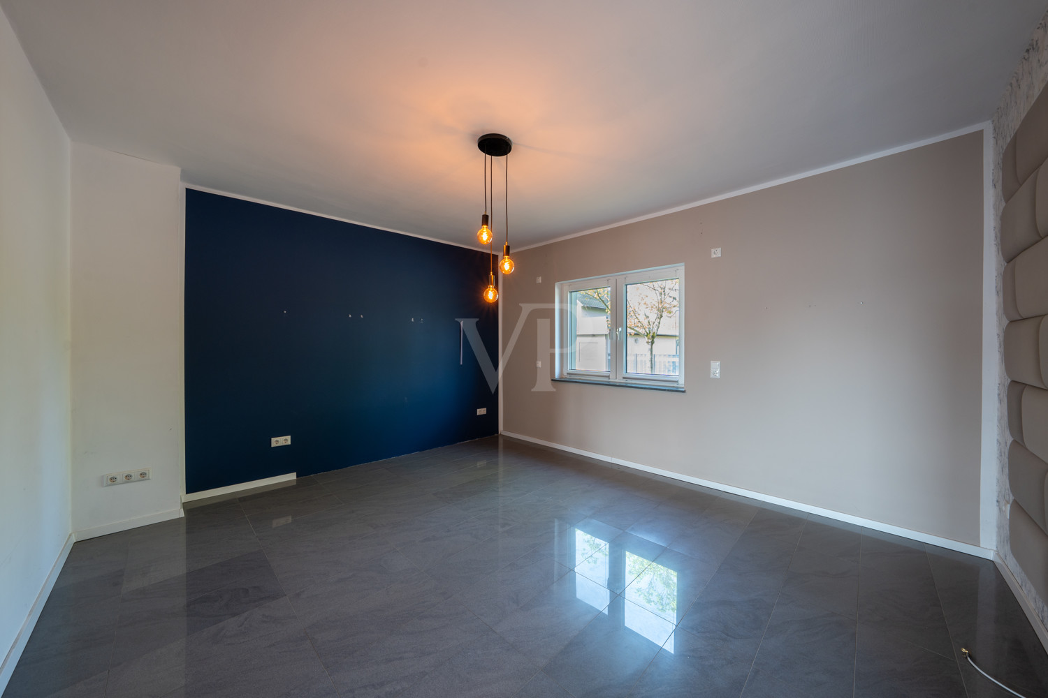 Geräumiges Wohnzimmer