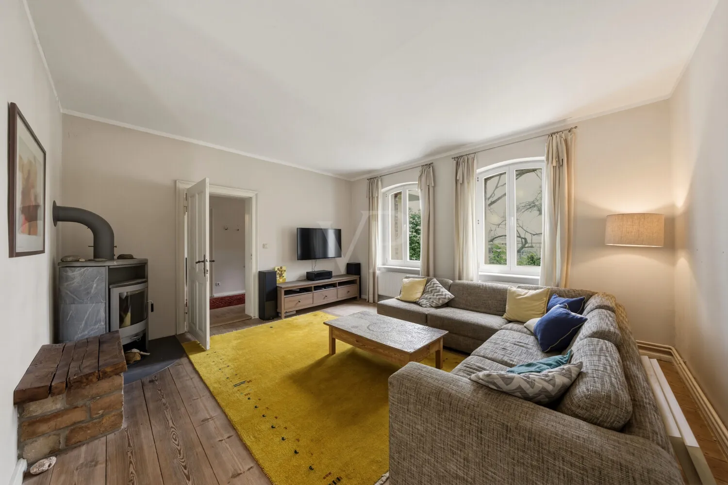 Wohnzimmer mit Kamin