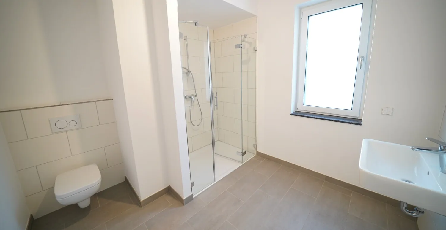 Badezimmer mit Dusche
