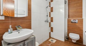 von_poll_real_estate_property_25069012_image_11