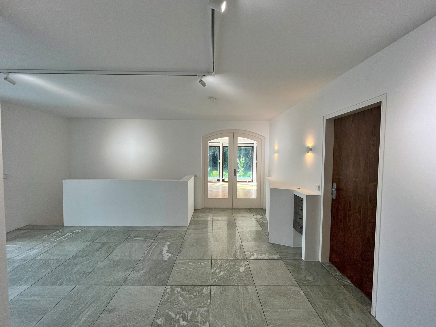 Luxuriöses Einfamilienhaus mit Einliegerwohnung und idyllischem Garten
