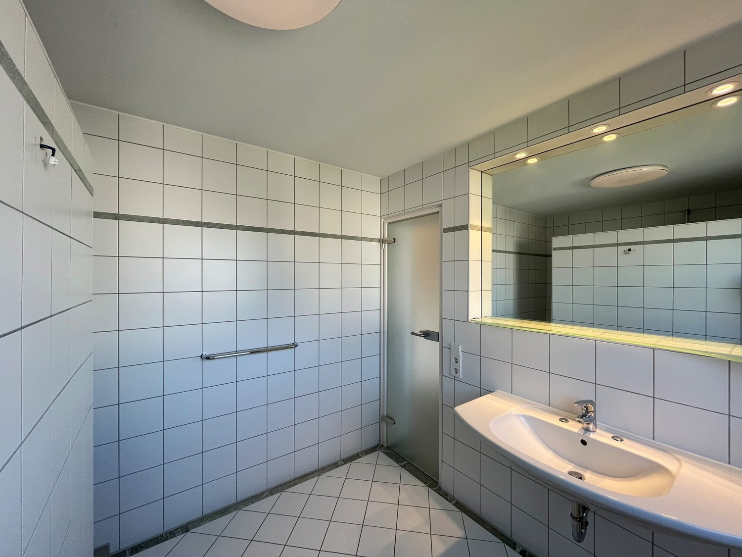 Luxuriöses Einfamilienhaus mit Einliegerwohnung und idyllischem Garten