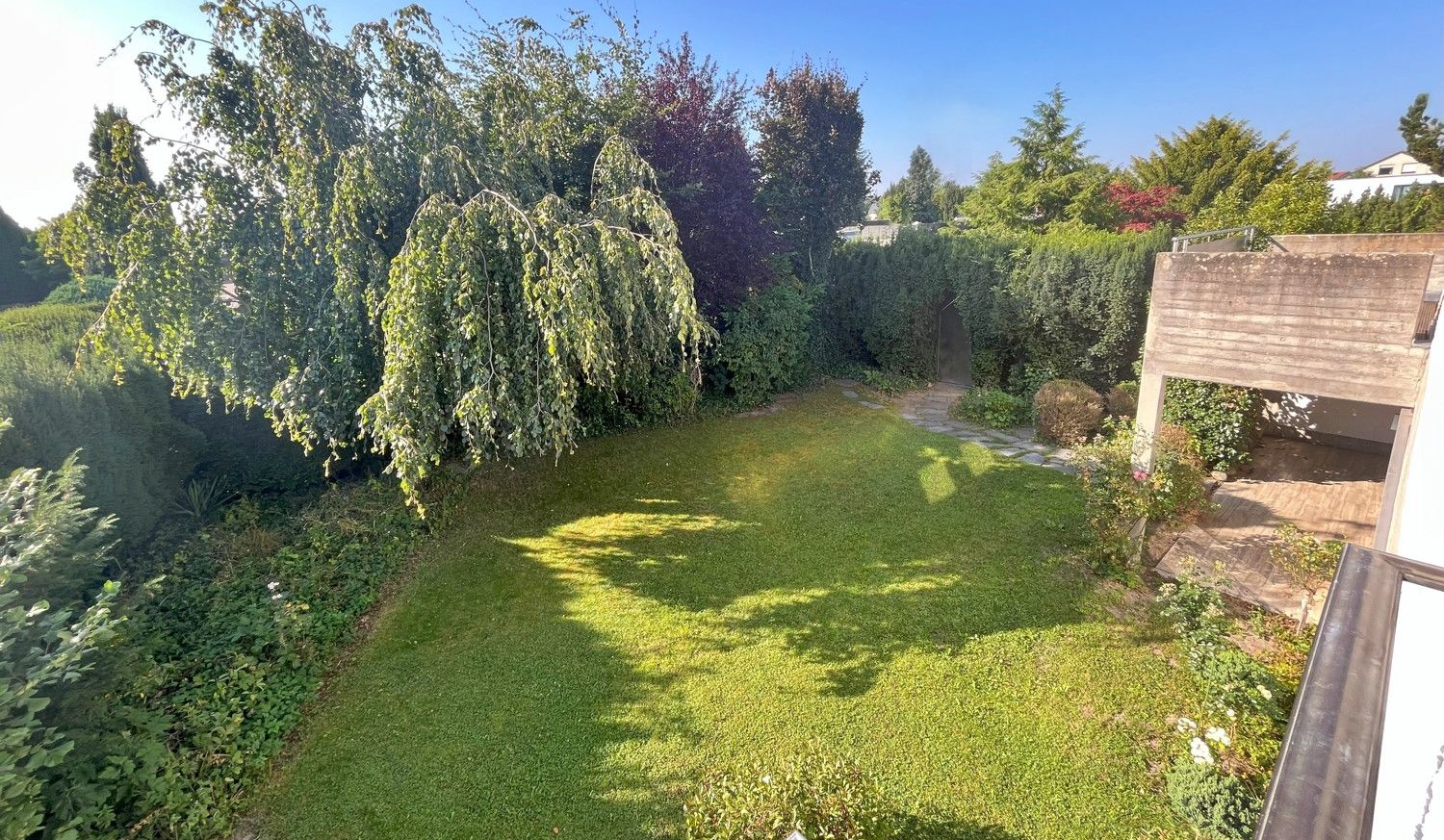 Luxuriöses Einfamilienhaus mit Einliegerwohnung und idyllischem Garten