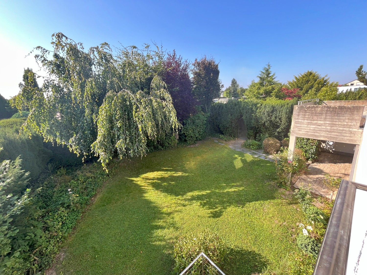 Luxuriöses Einfamilienhaus mit Einliegerwohnung und idyllischem Garten
