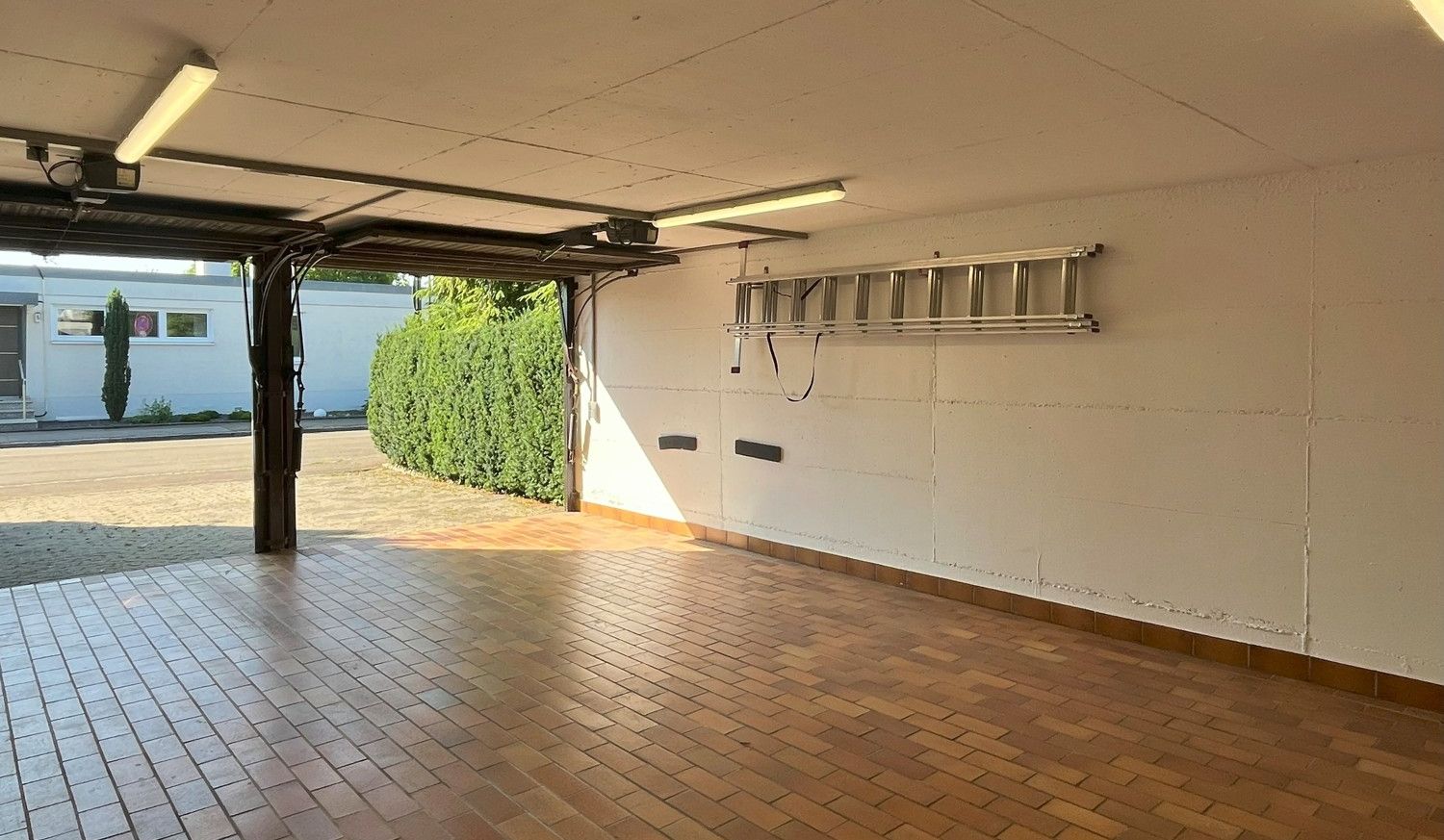 Luxuriöses Einfamilienhaus mit Einliegerwohnung und idyllischem Garten