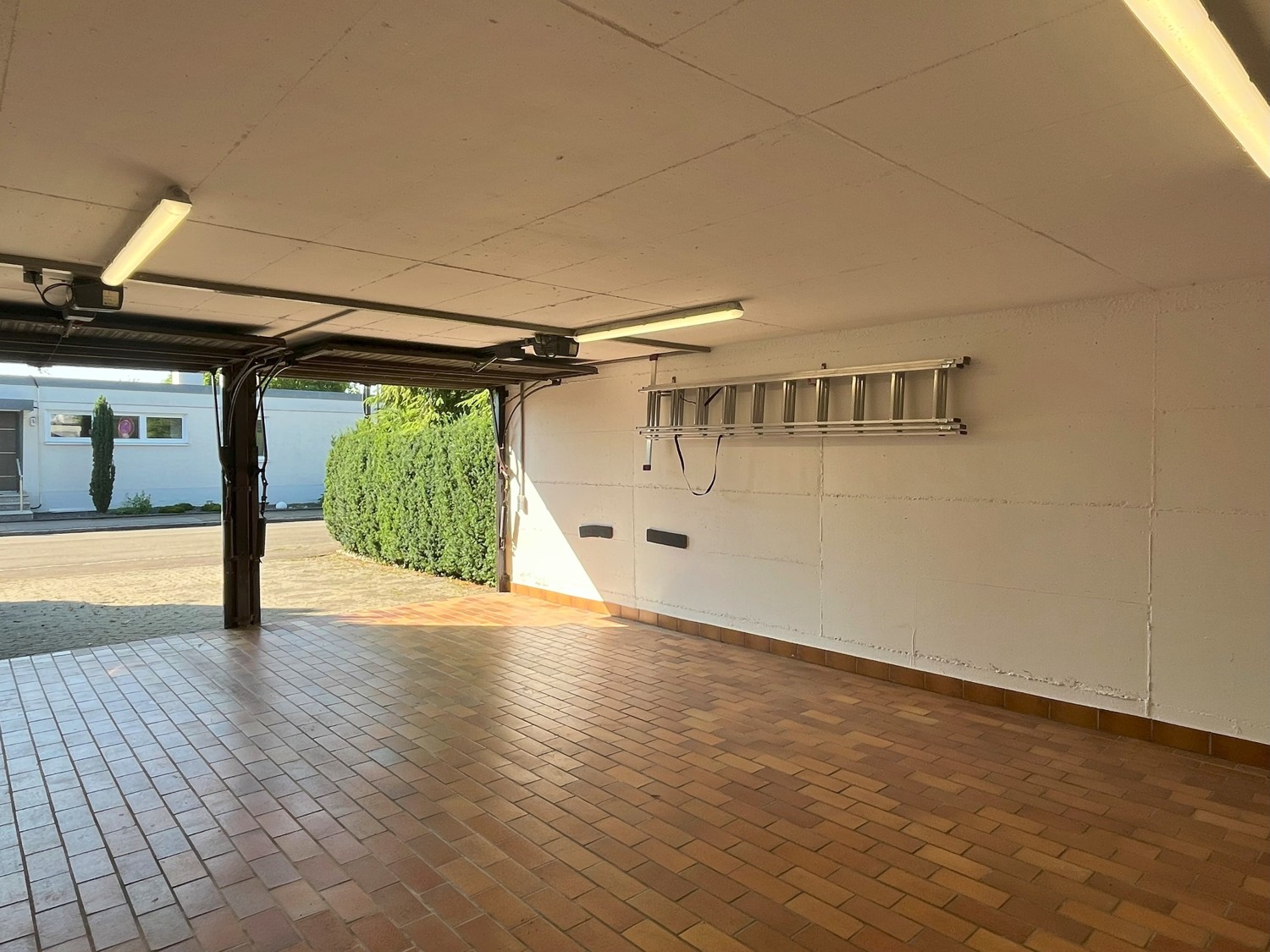 Luxuriöses Einfamilienhaus mit Einliegerwohnung und idyllischem Garten
