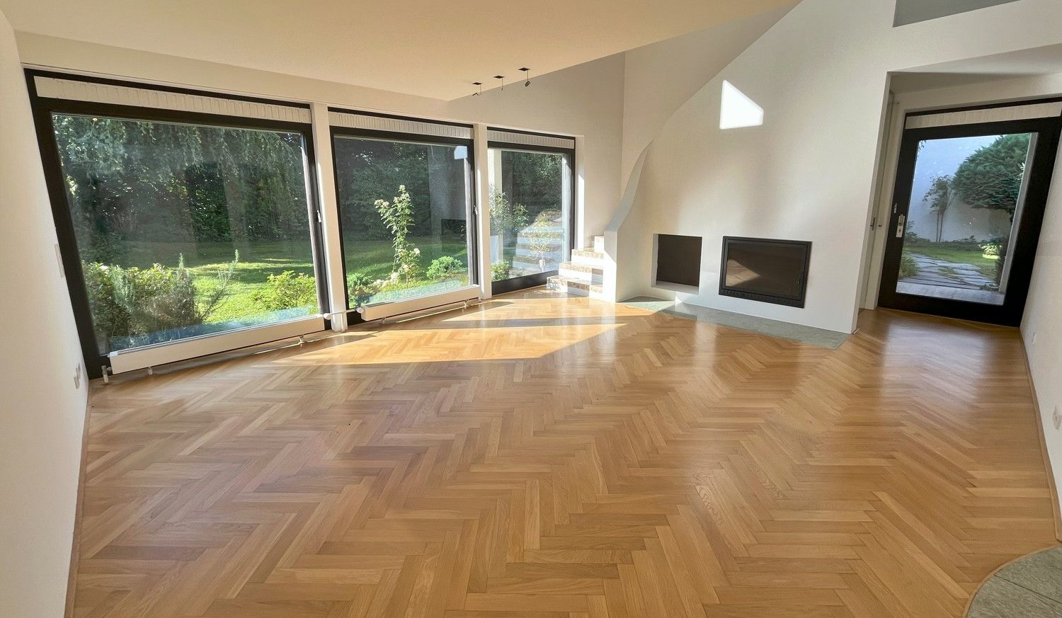 Luxuriöses Einfamilienhaus mit Einliegerwohnung und idyllischem Garten