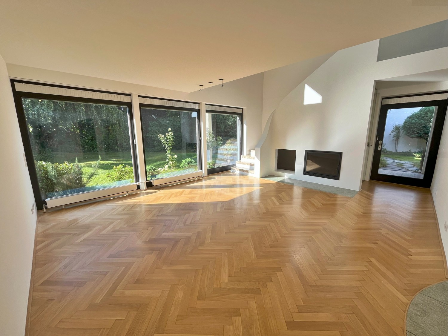 Luxuriöses Einfamilienhaus mit Einliegerwohnung und idyllischem Garten