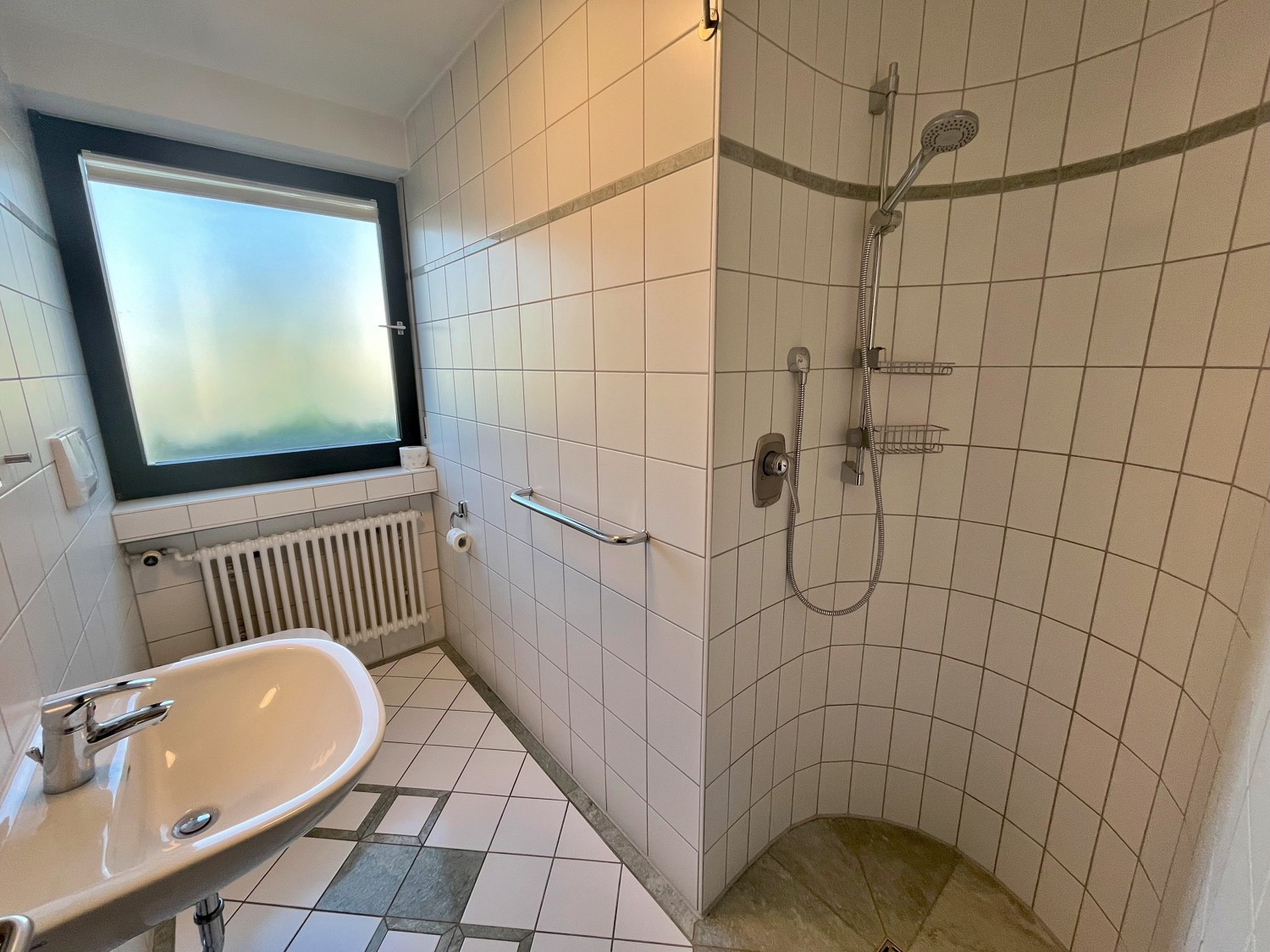 Luxuriöses Einfamilienhaus mit Einliegerwohnung und idyllischem Garten