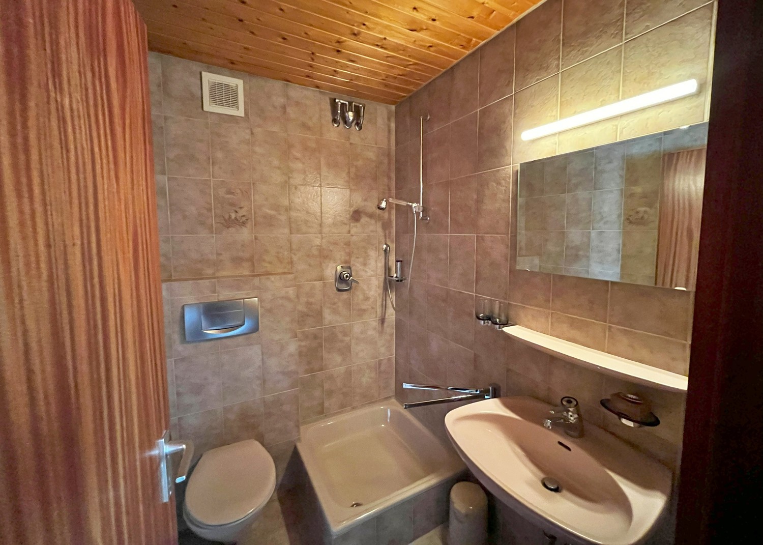 Reihenmittelhaus - Wunderschönes Ambiente trifft Architektur und Design