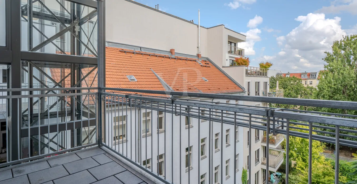 Südostbalkon mit Blick in den ruhigen Innenhof