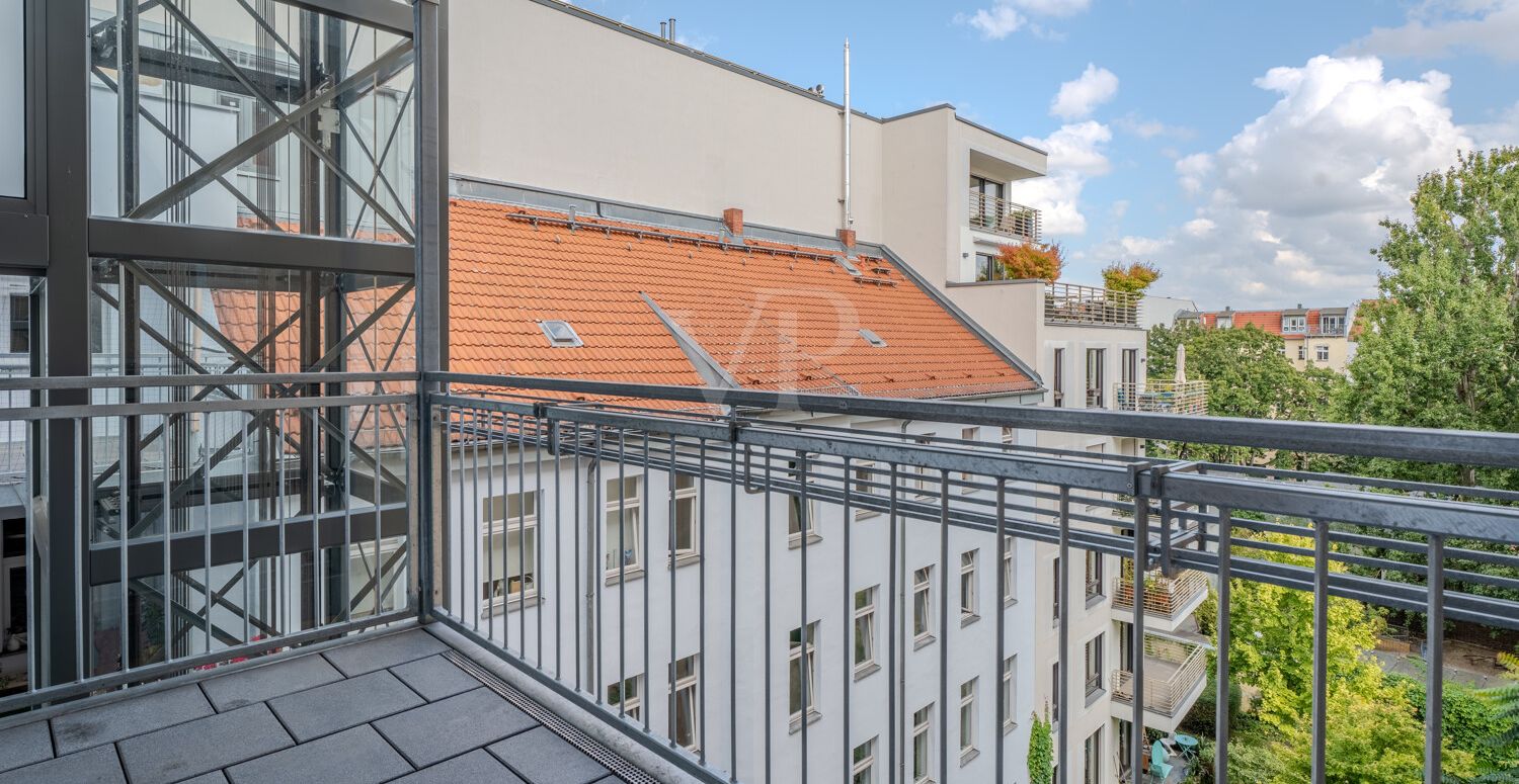 Südostbalkon mit Blick in den ruhigen Innenhof