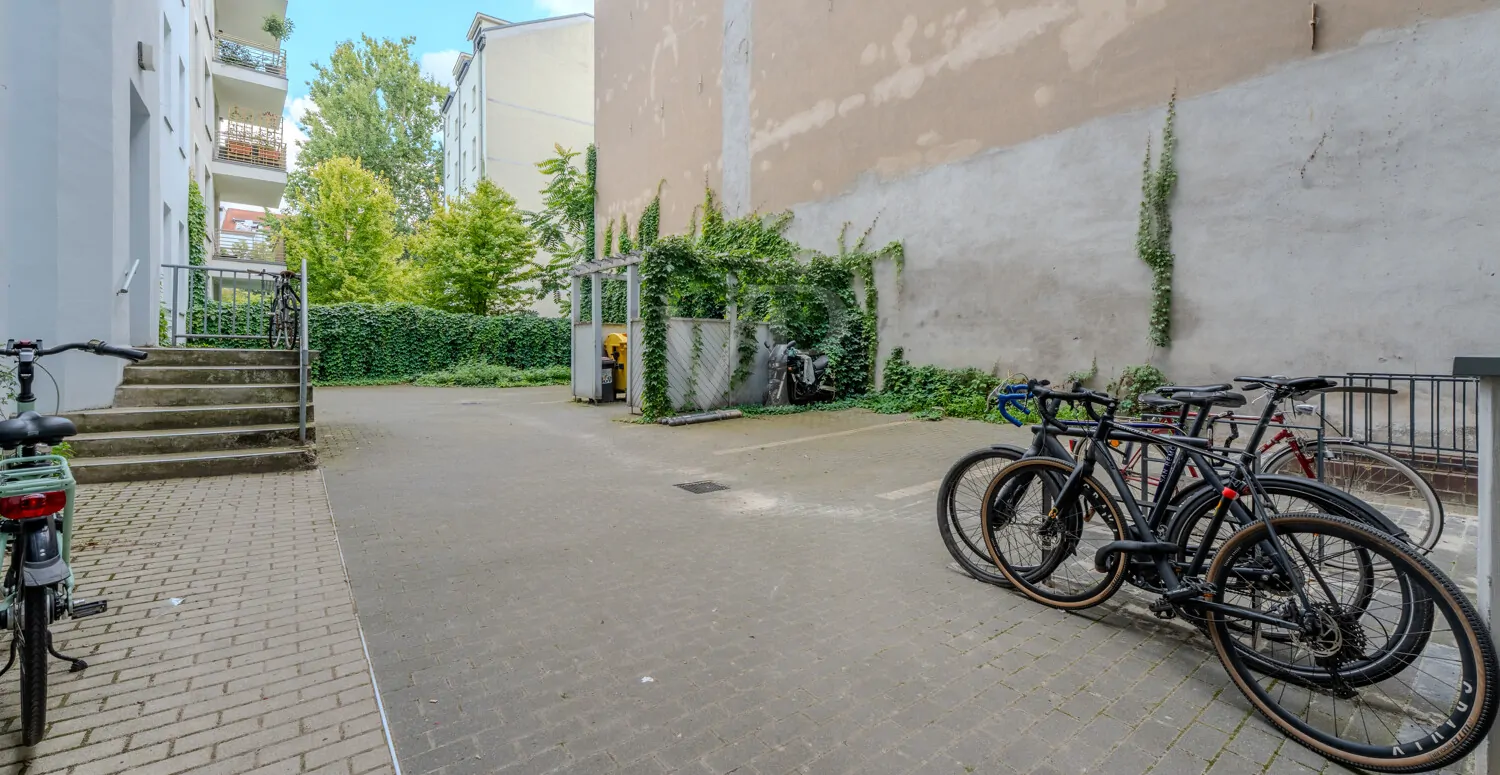 Innenhof mit Blick zu den Nachbarn