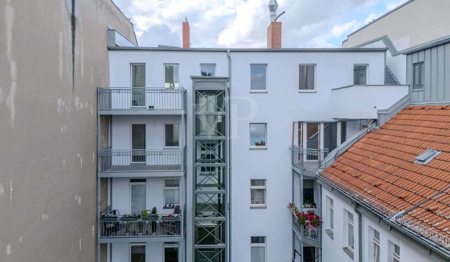 Vogelperspektive auf den Balkon im 4. OG