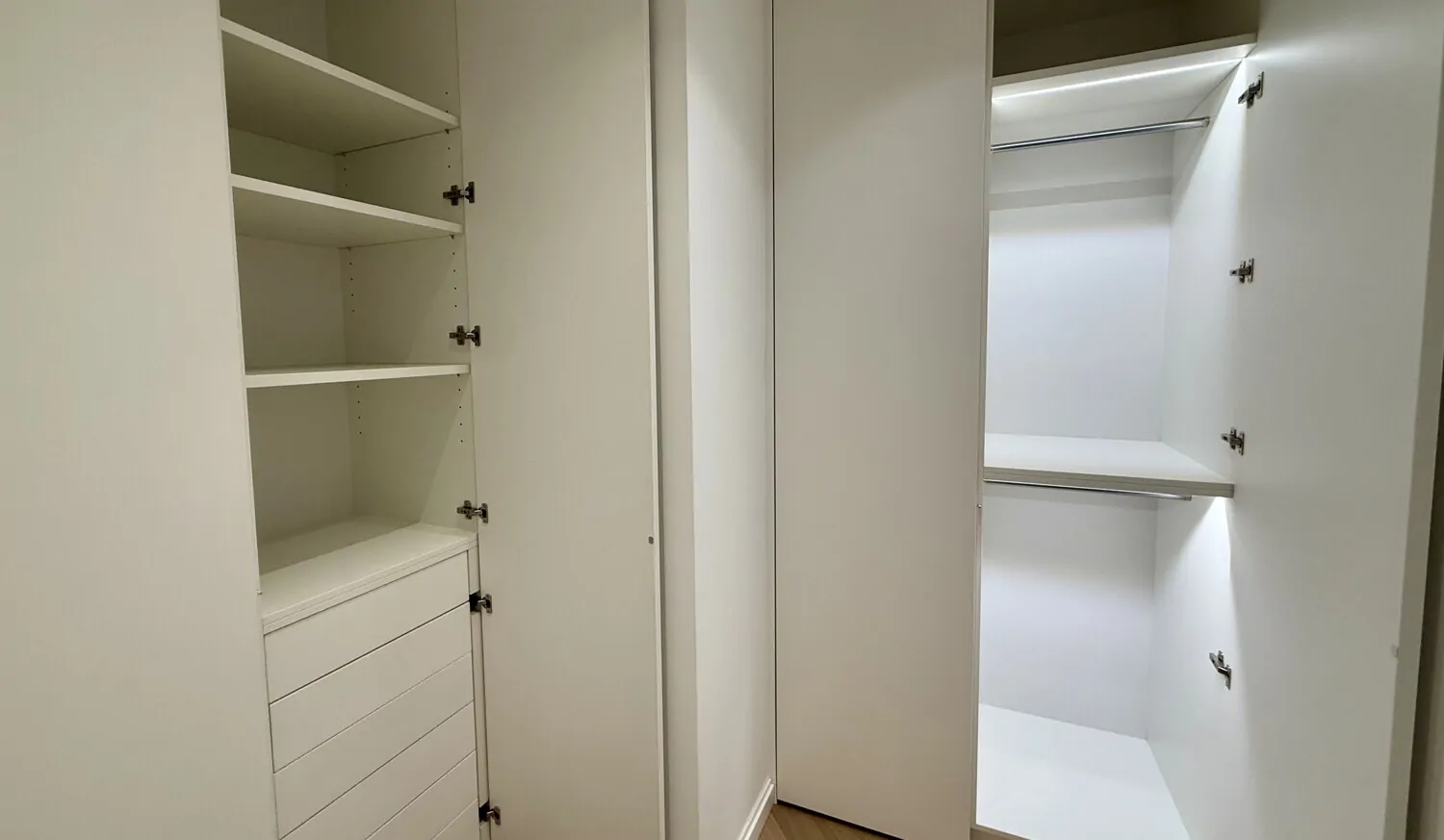 Begehbarer Kleiderschrank