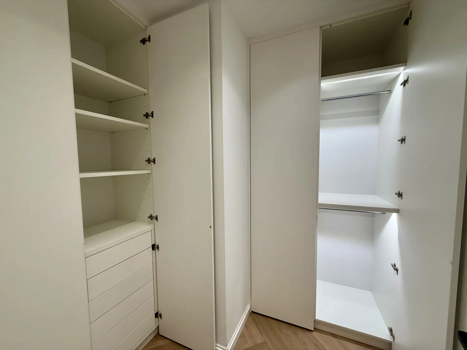 Begehbarer Kleiderschrank