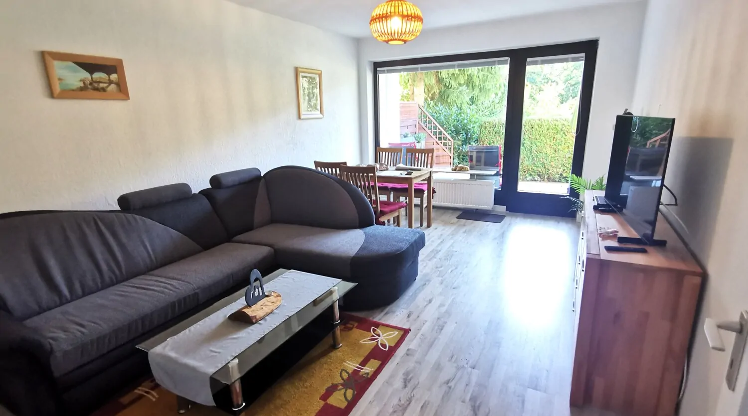 Wohnzimmer zur Terrasse hin