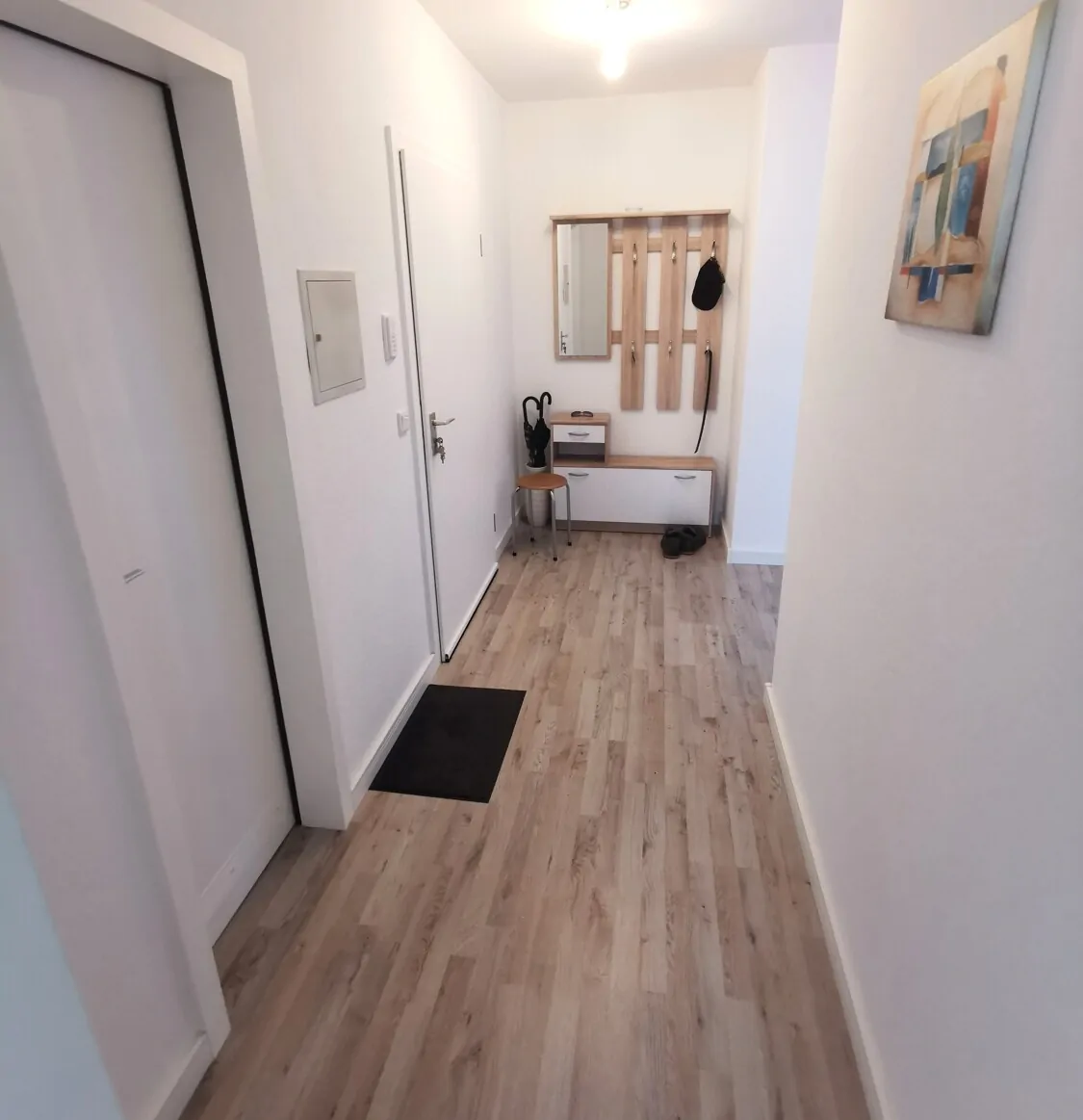 Flur mit Blick zum Eingangsbereich