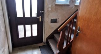 von_poll_real_estate_property_25232010_image_4
