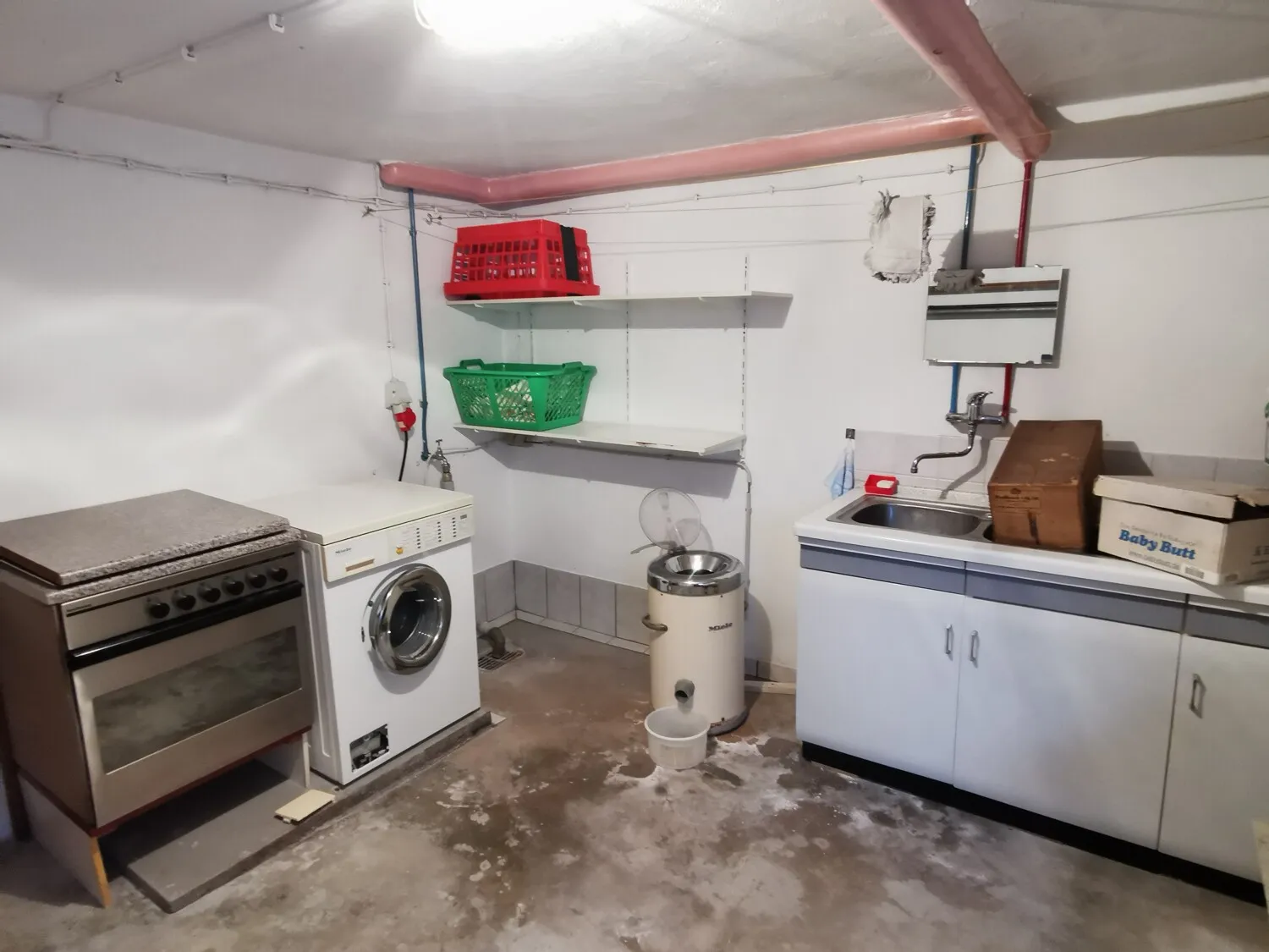 Waschraum mit Weg nach draußen