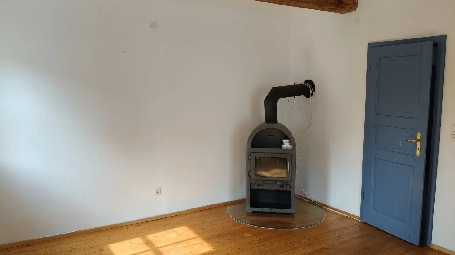 Zimmer mit Kamin EG