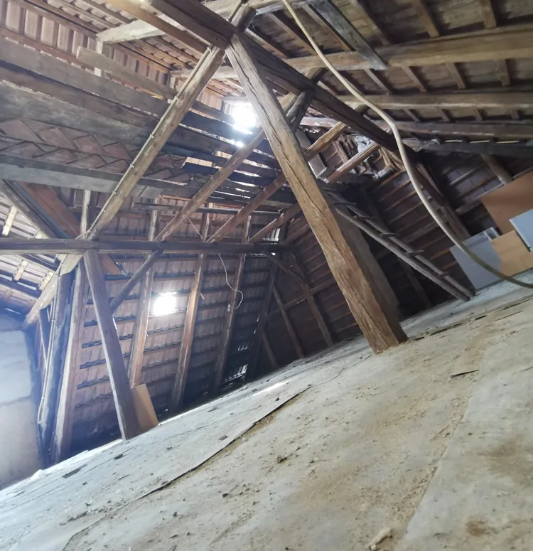 Dachboden ausbaufähig