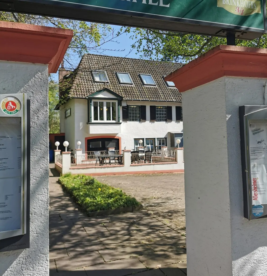 Torbogen und Eingang