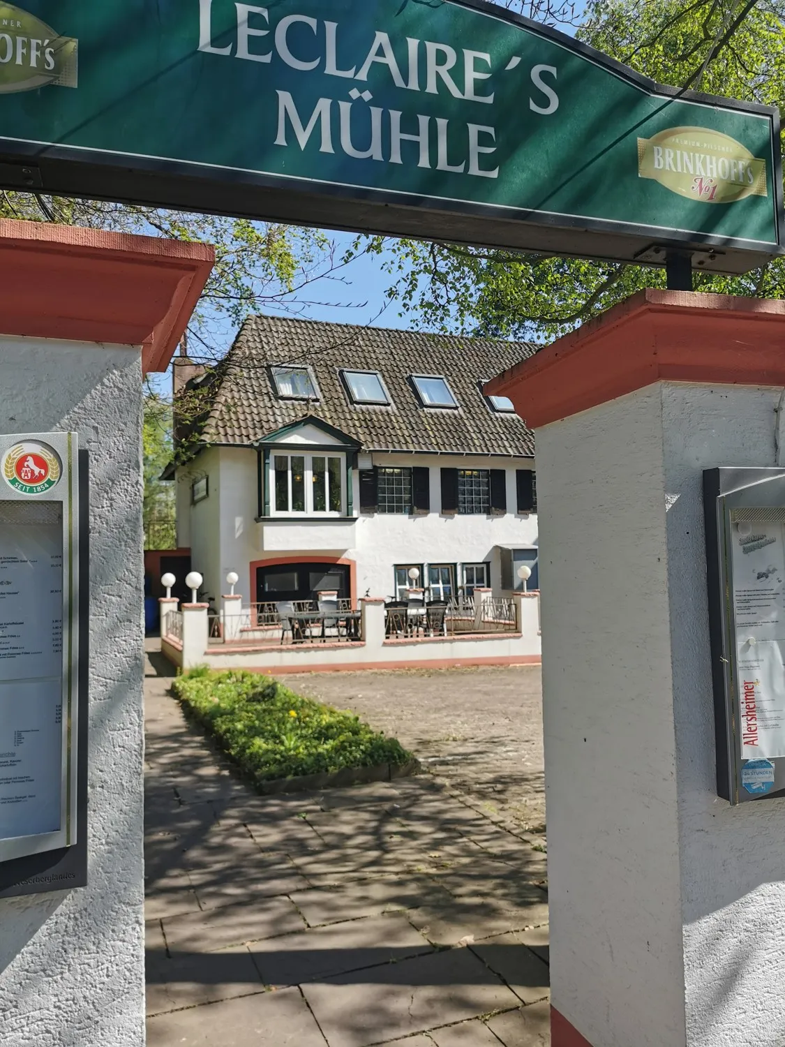 Torbogen und Eingang