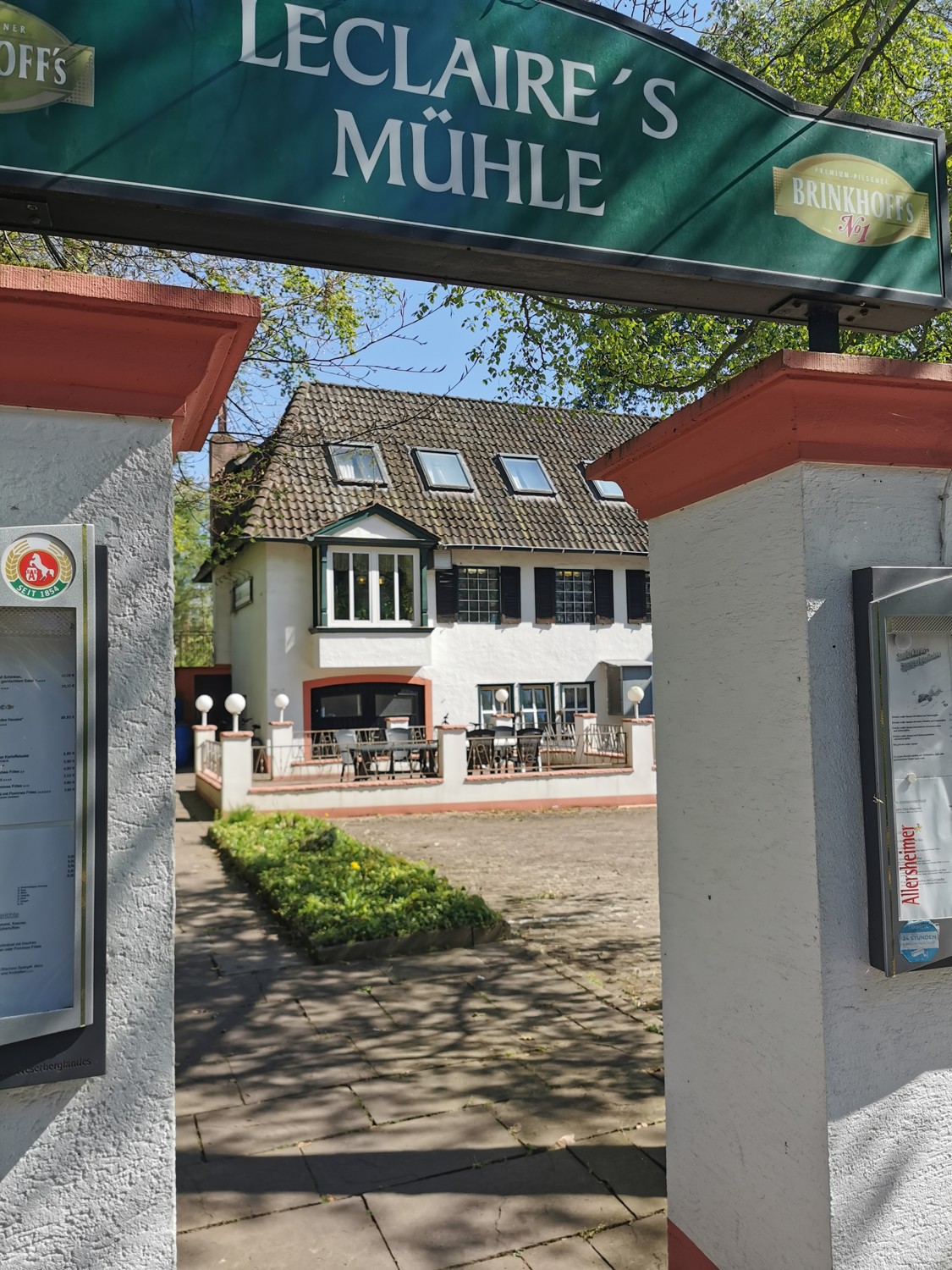 Torbogen und Eingang