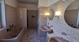 von_poll_real_estate_property_25232005_image_20