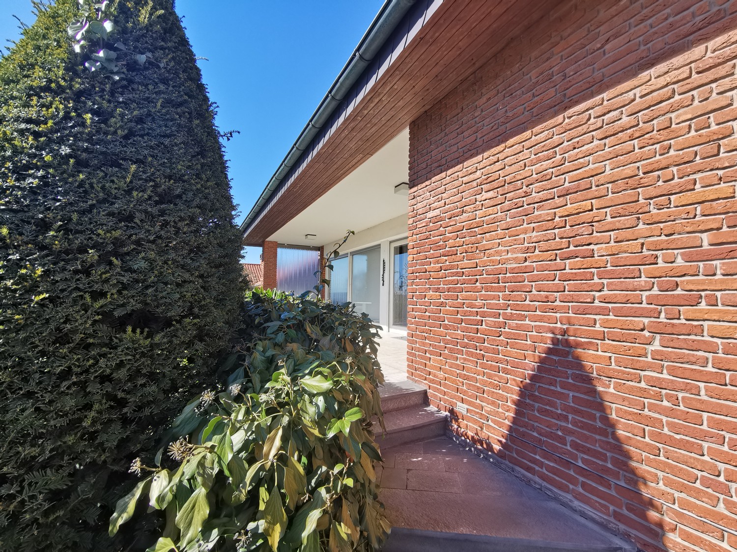 seitlicher Weg zur terrasse
