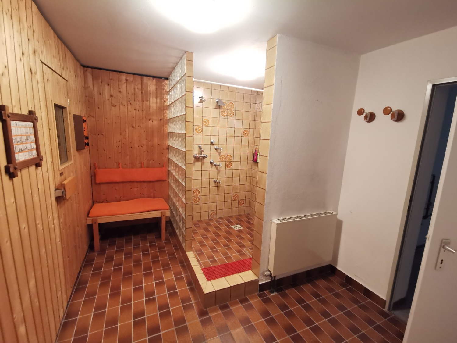 Duschbereich der Sauna