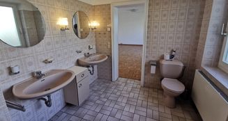 von_poll_real_estate_property_25232005_image_21