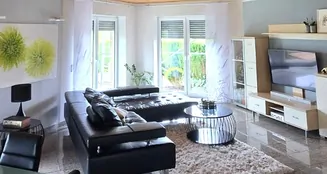 von_poll_real_estate_property_25232006_image_5