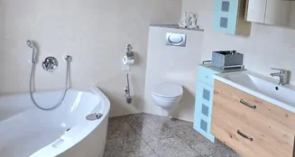 von_poll_real_estate_property_25232006_image_10