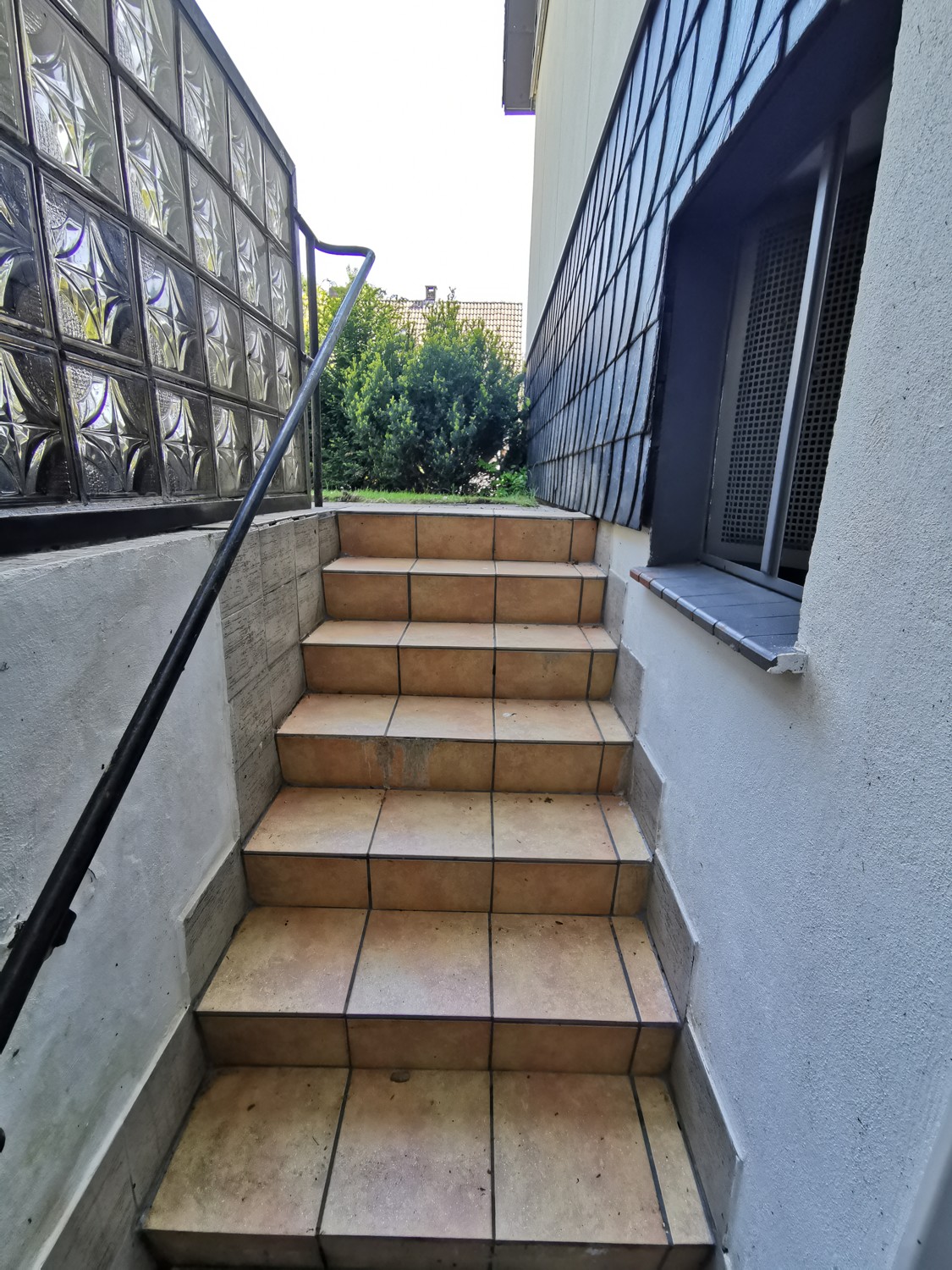 Treppe zum Keller Aussen