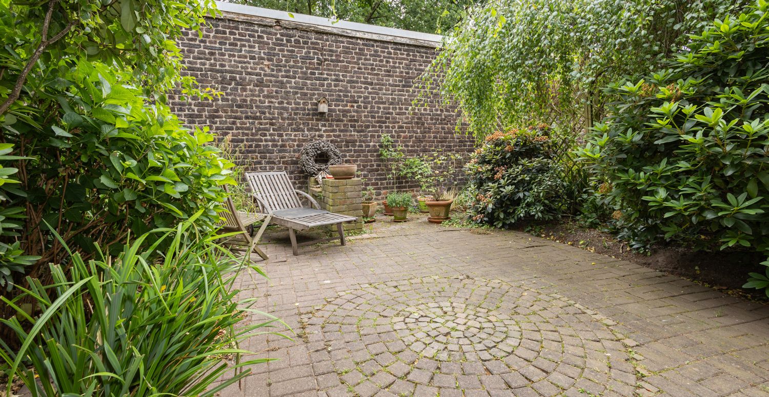 Terrasse an historischer Stadtmauer