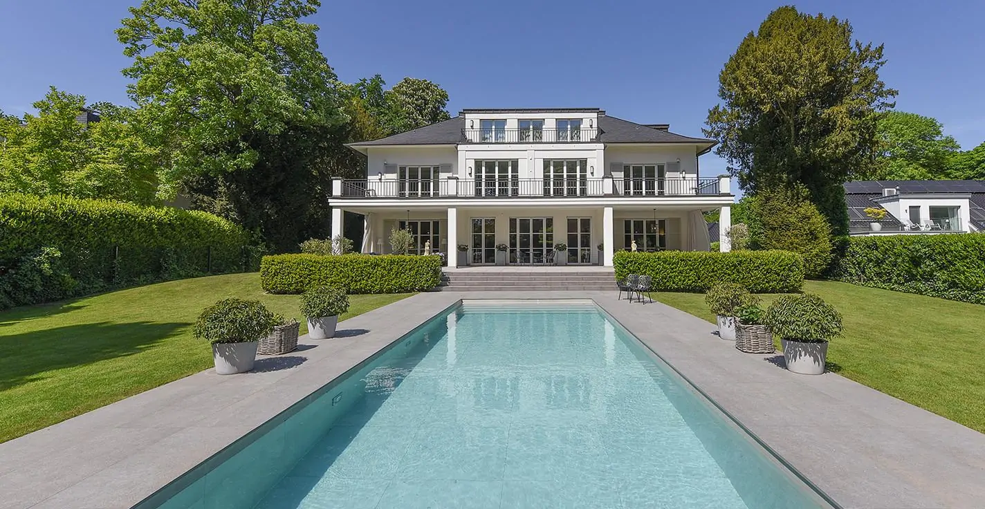 Gartenansicht & Außenpool