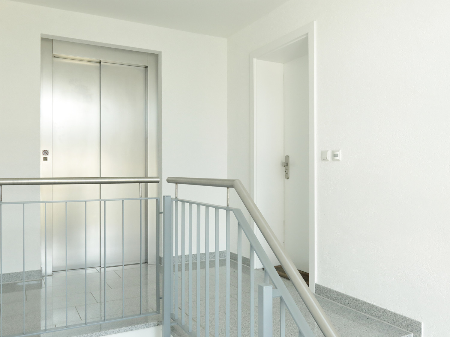 Hausflur mit Aufzug