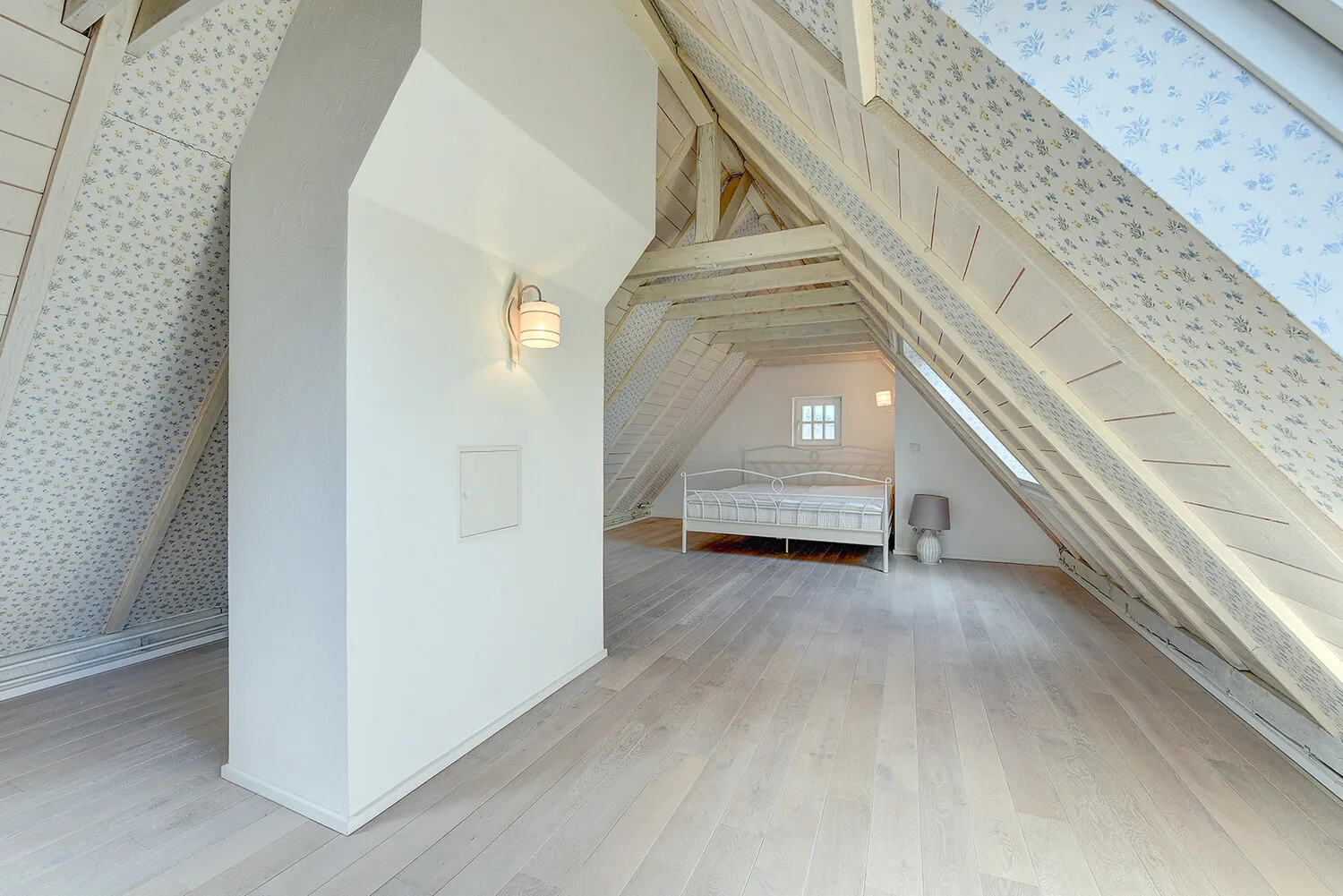 Wohnraumähnlich ausgebauter Spitzboden