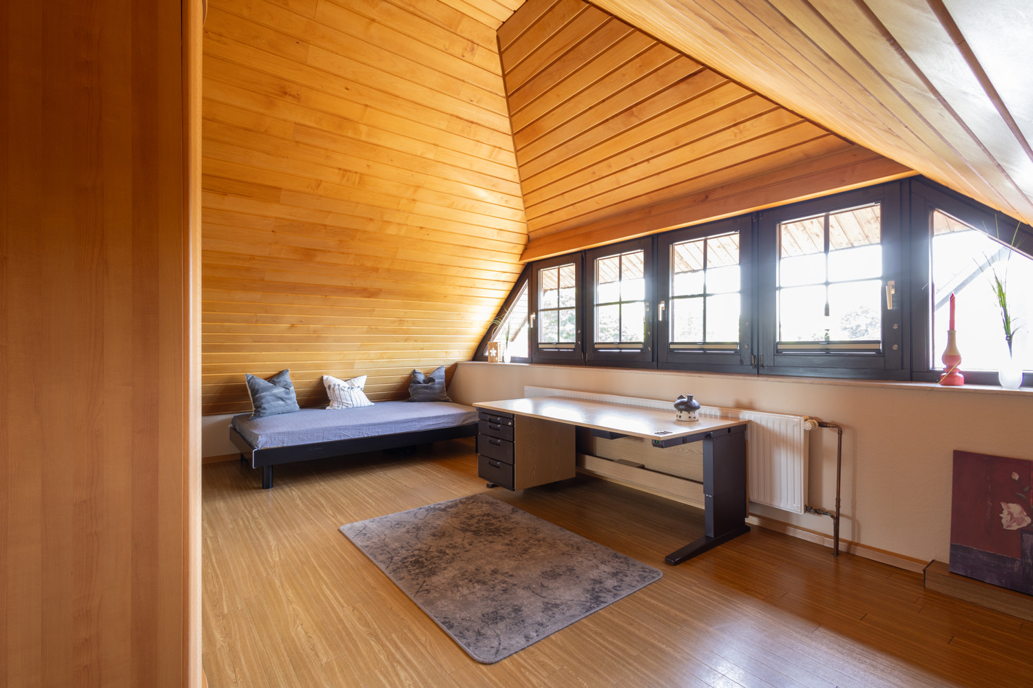 Büro und Hobbyraum (wohnraumähnlich ausgebaut)