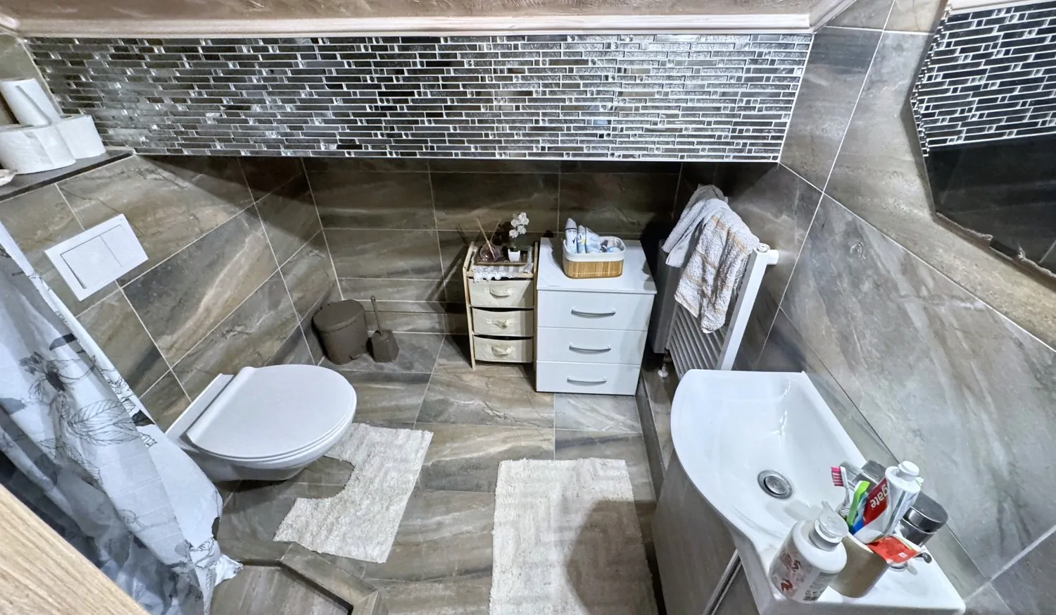 DG Badezimmer mit Dusche