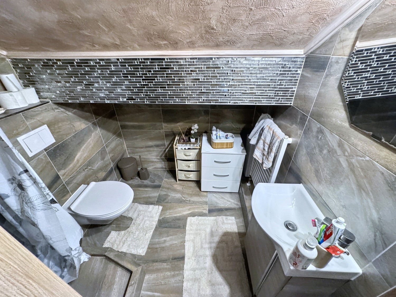 DG Badezimmer mit Dusche