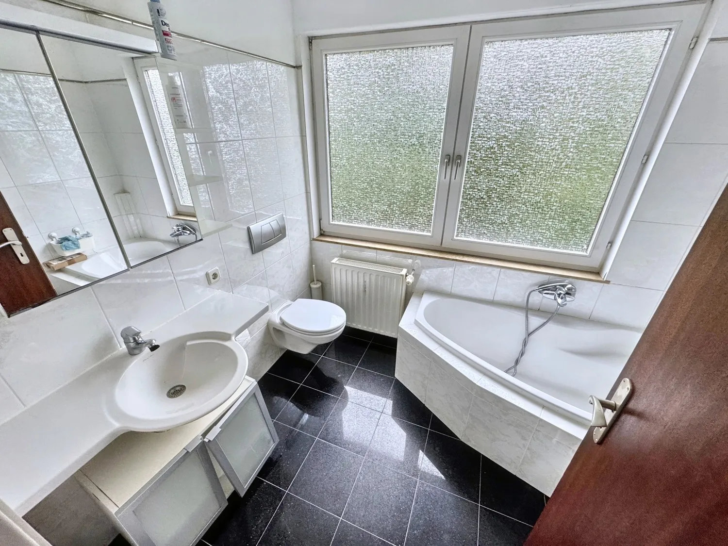 Badezimmer Ansicht 1