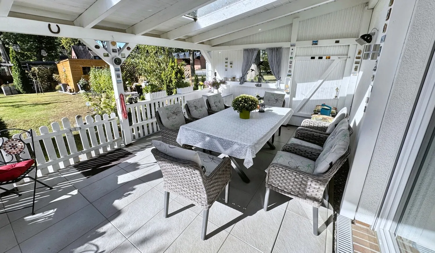 E Überdachte Terrasse Ansicht 1