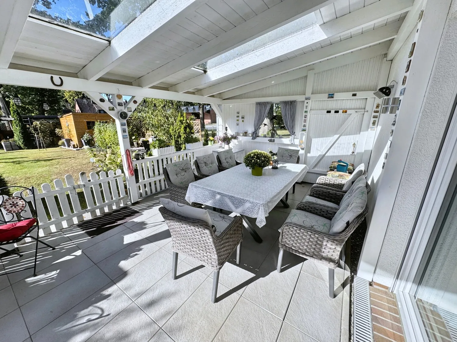 E Überdachte Terrasse Ansicht 1