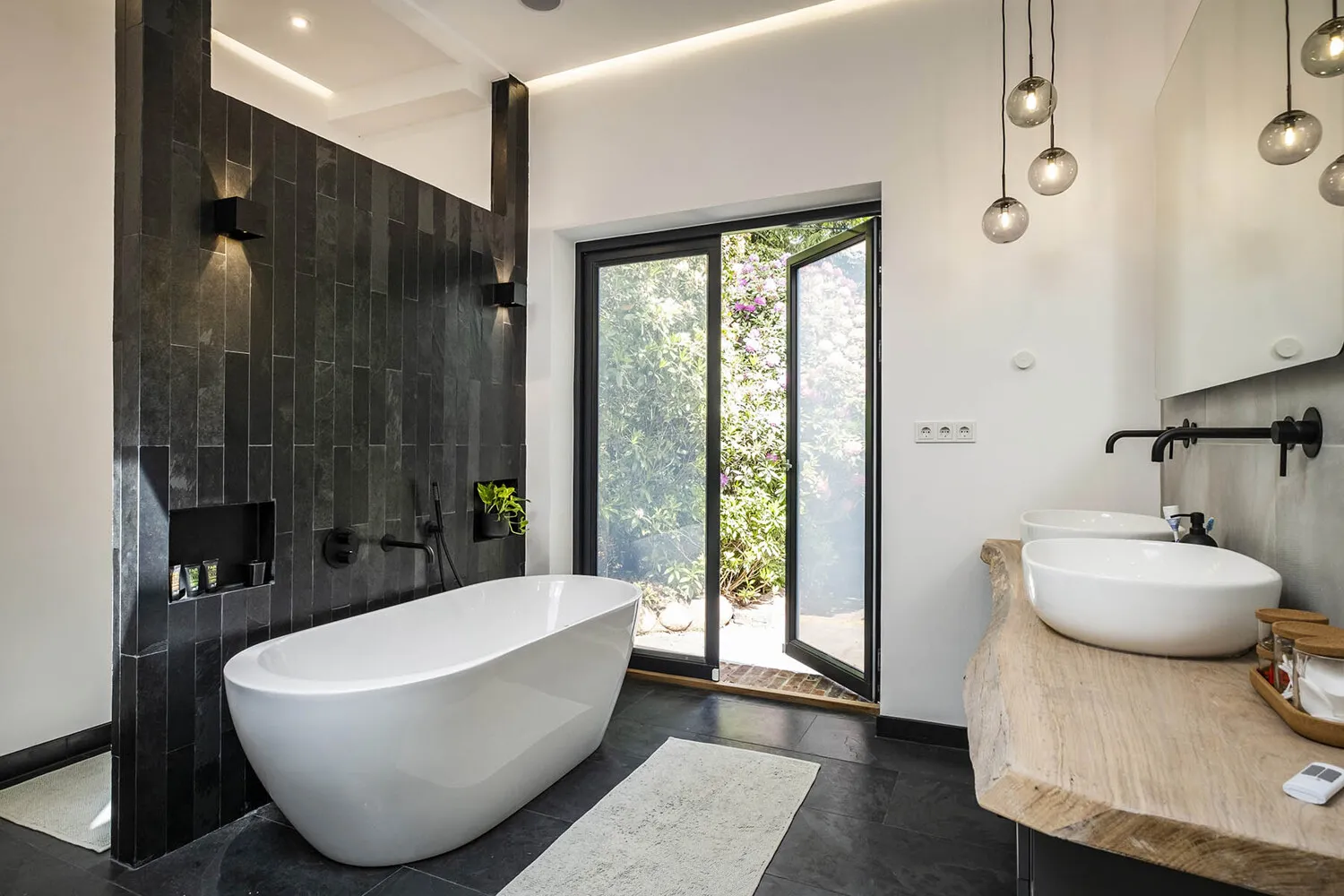 Badezimmer Ansicht 1